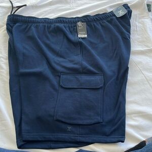 NWT men’s xersion fleece cargo workout shorts. 4XLT Navy